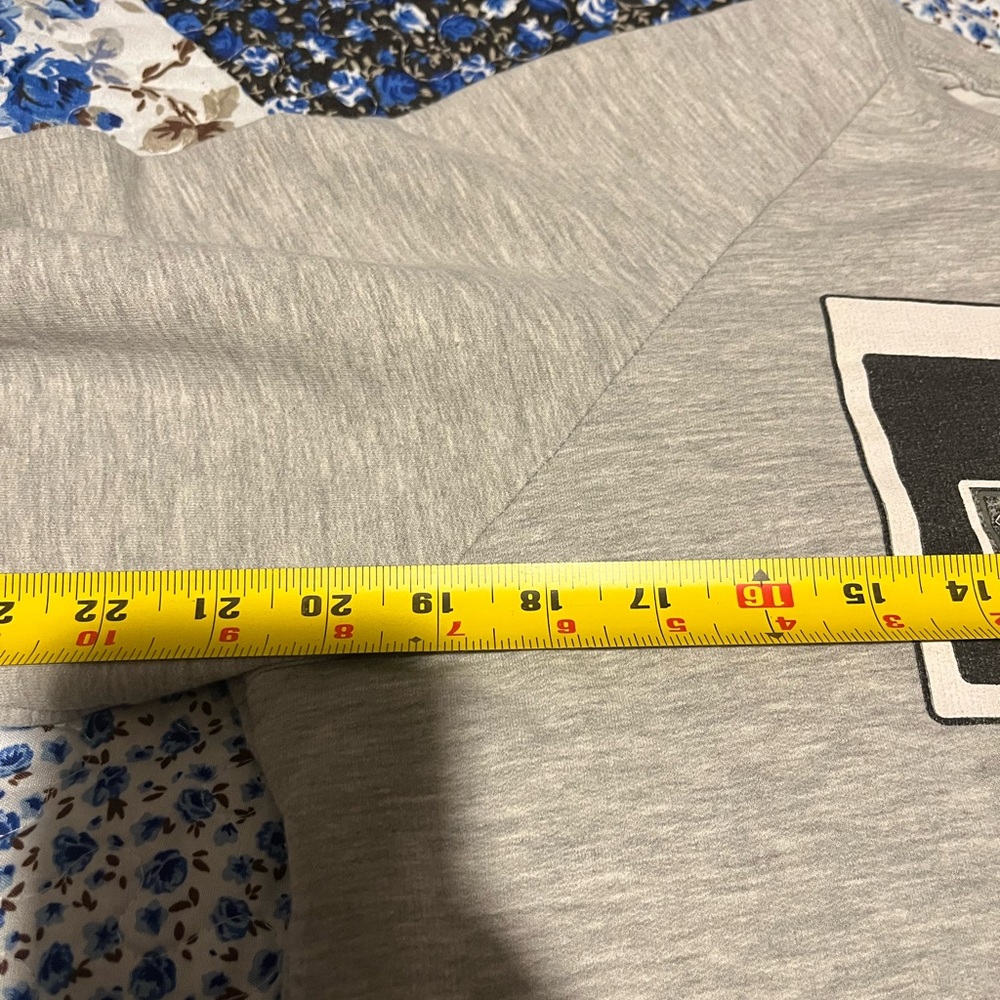 Nintendo Sweatshirt - Picture 7 of 8